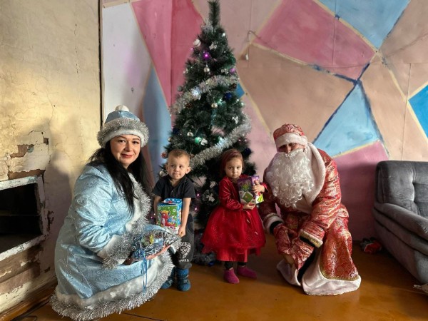 Детский фонд при поддержке Благотворительного фонда Марины Седых поздравил с наступающим Новым годом и Рождеством детей